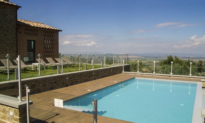 Cortona Villa | Villa de luxe avec piscine privée à débordement, de bien-être exclusif, Cortona 0. 25 Miles
