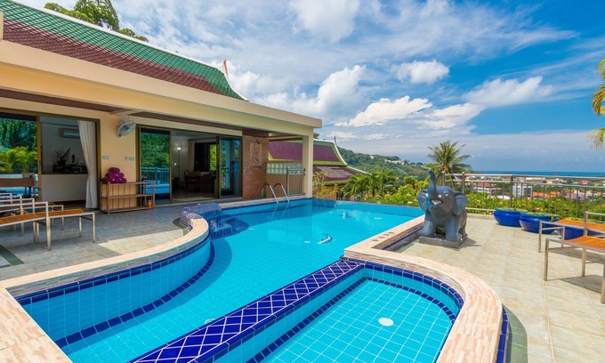 Kata Villa | Villa de luxe avec chef privé, personnel complet, piscine, vue sur l'océan