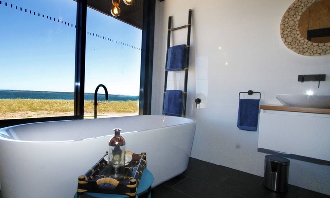 Finlayson Lit Et Petit-Déjeuner | Villas de luxe avec vue sur la plage de Perlubie sur la péninsule d'Eyre.