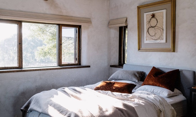 Yellingbo Cottage | Luxury vineyard log cabin in the Yarra Valley