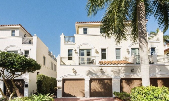 Hendricks and Venice Isles Maison | LUXURY WATERFRONT TOWNHOUSE