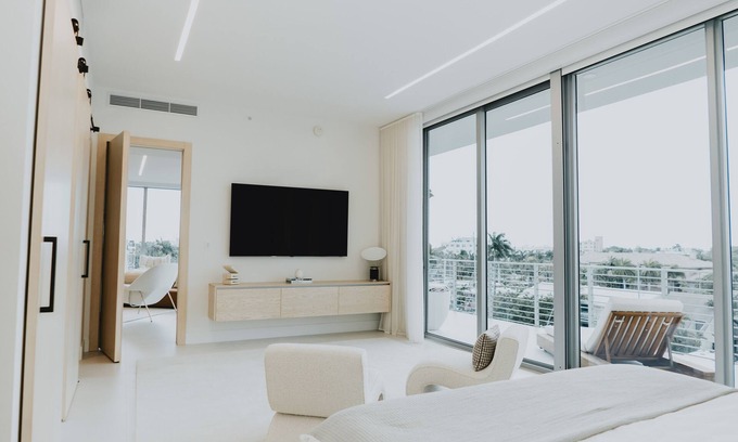 Nurmi Isles Appartement | Luxury Waterfront Penthouse in Central Location
