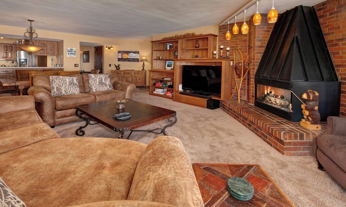 Dillon Copropriété | Luxury Waterfront Condo on Lake Dillon, Views, Pool, Hot tub, Walk to Lake