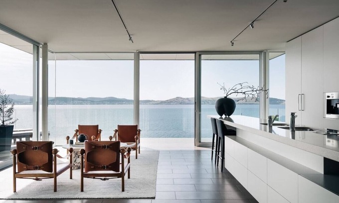 Sandy Bay Maison | Luxury waterfront home with beach access
