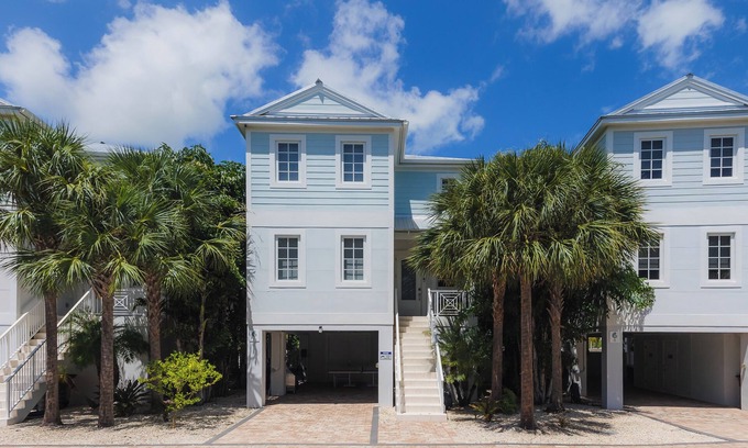 Marathon Maison | Luxury Waterfront Oasis, Private Pool, Dock, Pet-Friendly 4BR/3BA Prime Location