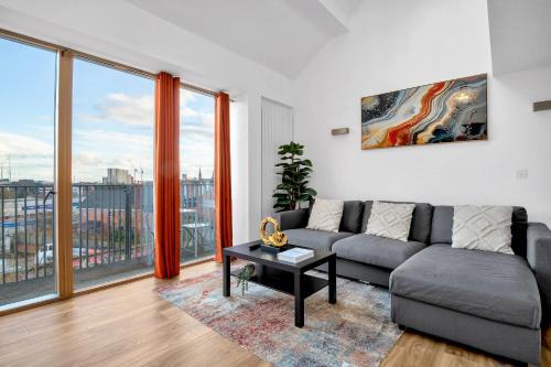 Coventry Maison | Luxury Waterfront Property With Free Parking