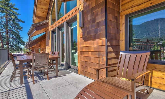 Lakeside Park Copropriété | Luxury 4br Steps From Heavenly Village & Gondola 4 Bedroom Condo by RedAwning