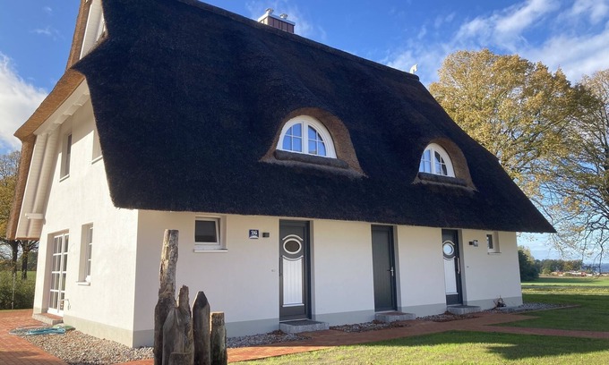Am Salzhaff Maison | Luxusurlaub Unter Reet am Salzhaff. Surfen, Radfahren, Wandern - mit Hund!