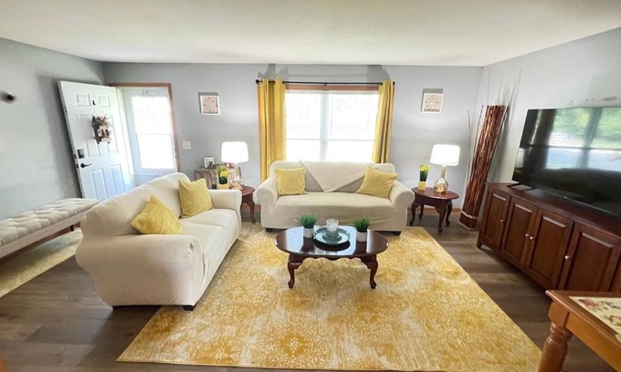 Milwaukee Maison | Luxx Guest House