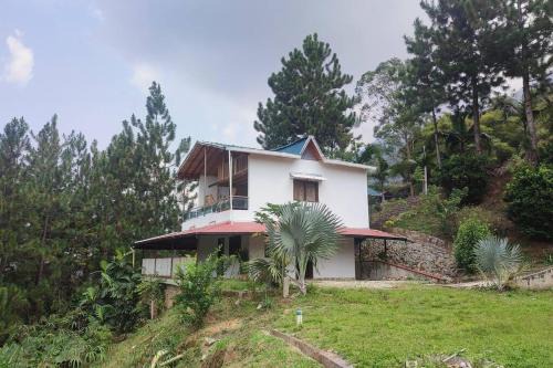Cocorna Maison | Luz de Luna - Hermosa Finca Familiar con Vista Panorámica y de Aves