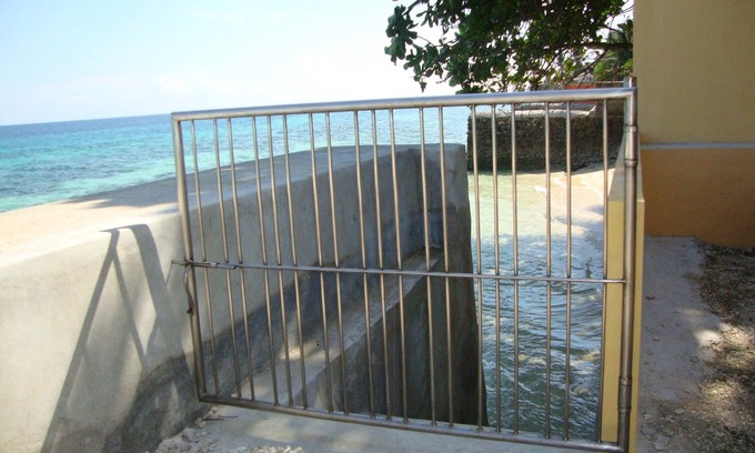 Oslob Maison | Luzmin BH - Beachfront Cottages