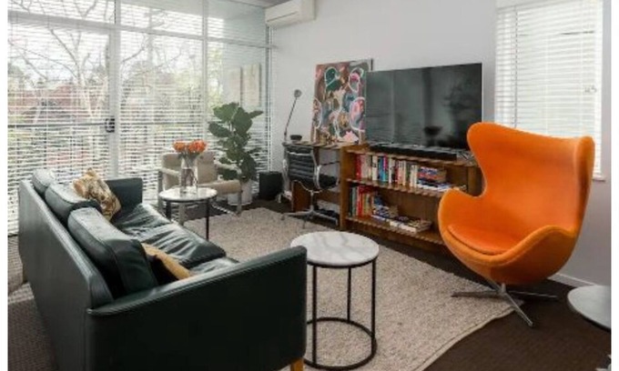 Carlton North Appartement | Lygon St: Location and Liveability + Pool & Gym