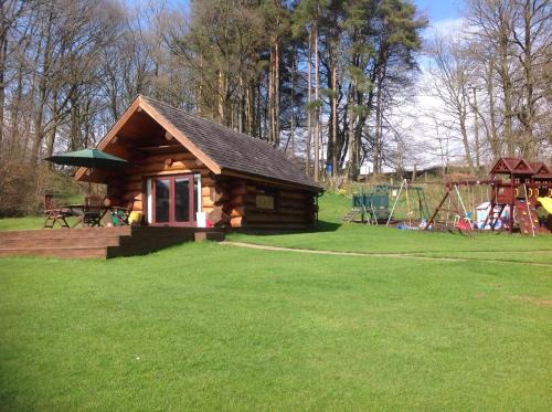 Wing Cabine | lyne view, log cabin