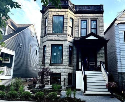 North Center Maison | Lyons' Den
