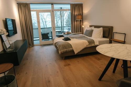 Sudrandweg Appartement | Möhneblick - Seeblick, Dachterrasse, Pool, Sauna, Waldnähe