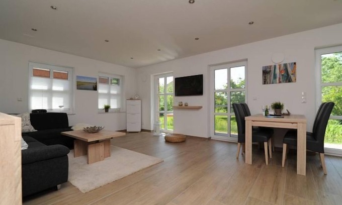Greetsiel Appartement | Mühlenblick 02 - Moderne Ferienwohnung mit Blick auf die Zwillngsmühlen