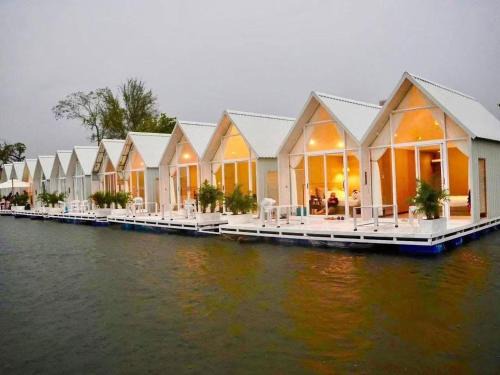 Vientiane Location De Bateaux | M & R 2 float house
