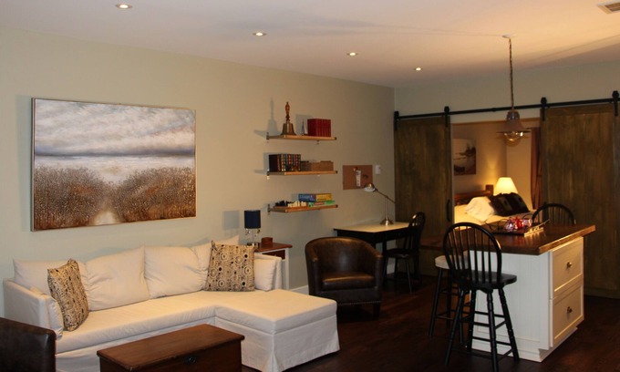 Cressy Appartement | MacDonell Landing Loft est une retraite en front de mer dans le comté de Prince Edward.
