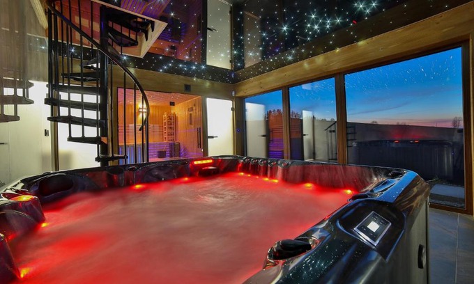 Ponice Appartement | Maciejowe Wzgórze Domek z dwoma niezależnymi apartamentami ze SPA - Sauna, Jacuzzi, Tężnia, Izba Solna i Solankowa, Balia na wyłączność z hydromasażami
