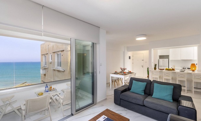 Larnaca Appartement | Mackenzie Leo Seafront Suite