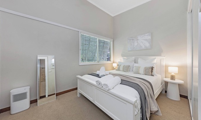 Macmasters Beach Maison | MacMasters Beach Lake House - Quiet and Family Friendly