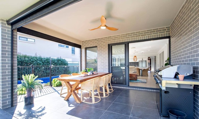 Dubbo Maison | Macquarie Entertainer - Pool Retreat, Pets Allowed