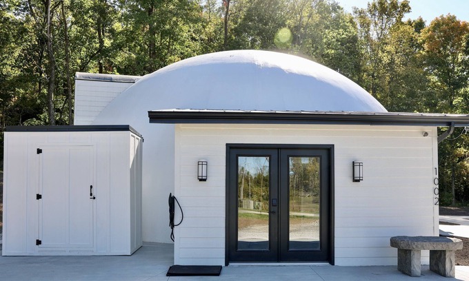 Valley Hi Maison | Mad River Igloo. 3 bed 2 bath. Sleeps 8. EV+.Hot tub. Fire pit.