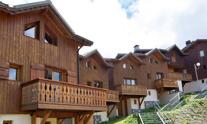 La Plagne-Tarentaise Chalet De Ski | Madame Vacances Les Chalets des Praz