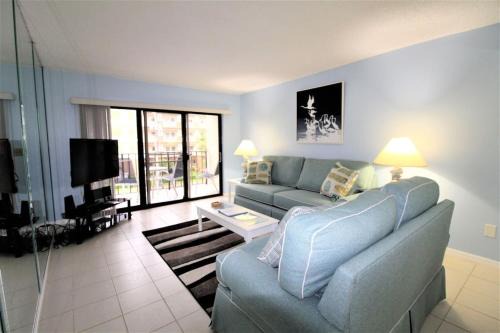 Madeira Beach Maison | Madeira Place 303 1BD 2BA Retreat Near Johns