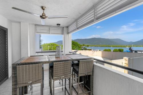 Cairns Central Business District Appartement | Madison Magic - Waterfront Balcony Haven with Pool
