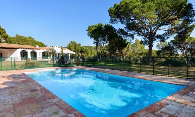 Tossa de Mar Villa | Madroños by Danlux Invest. Hacienda avec gran jardin et piscine