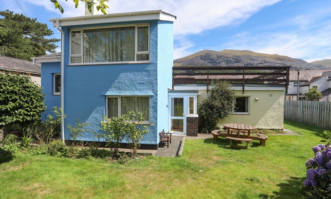 Gallt Y Foel Maison | MAESTEG - LLANBERIS, pet friendly, with open fire in Llanberis