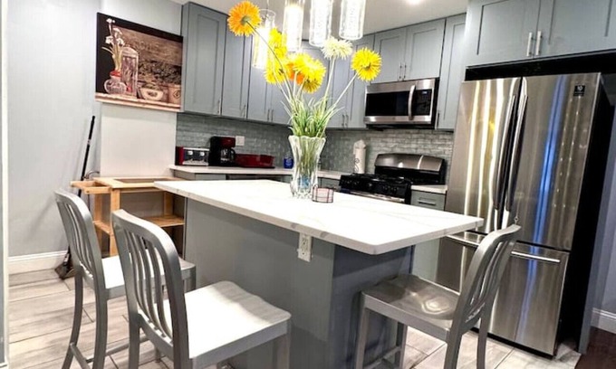 Washington Square West Appartement | Magic Gardens 2BD Apt in Center City