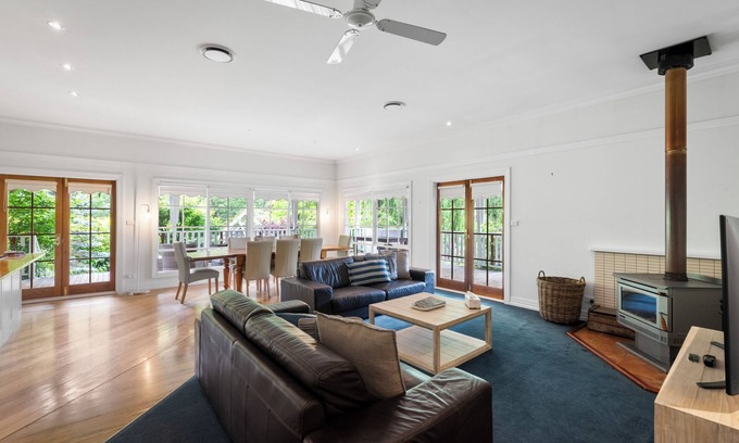 Lucaston Maison | Magical Lucindale - Gorgeous 4 Bedroom House - Lucaston