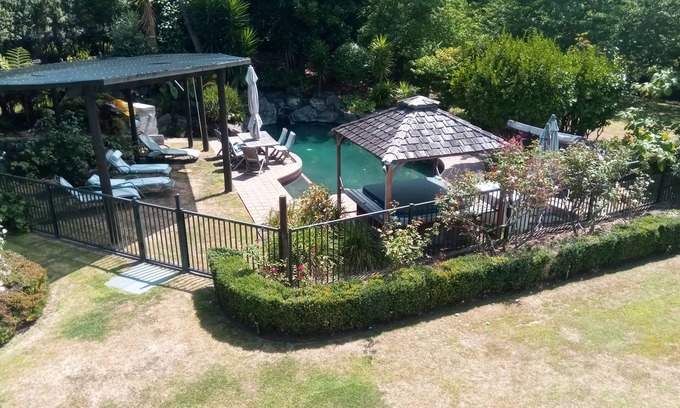 Tauriko Appartement | Retraite magique avec piscine et spa de luxe