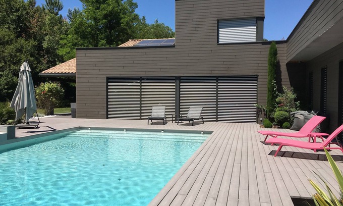 Monteleger Appartement | Magnificent Studio in Contemporary Villa with Swimming Pool & Private Parking
