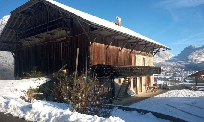 Chatillon-sur-Cluses Autre | Magnifique ferme avec vue sur lac, au calme, proche des stations de ski.