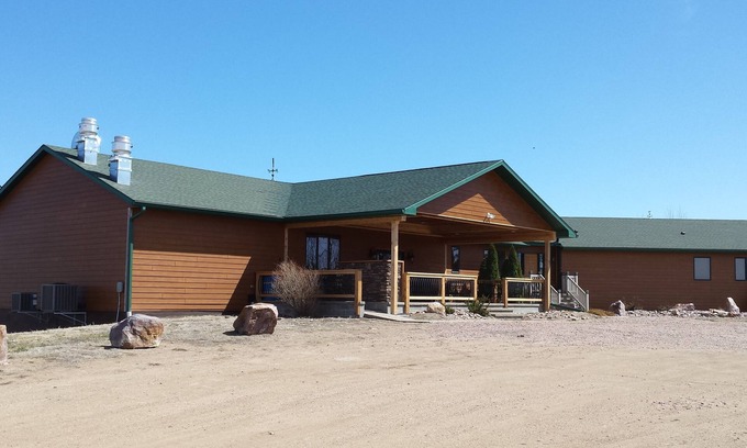 Wayne Township Cabine | Magnifique 8000 pieds carrés Ft. Lodge avec lac privé
