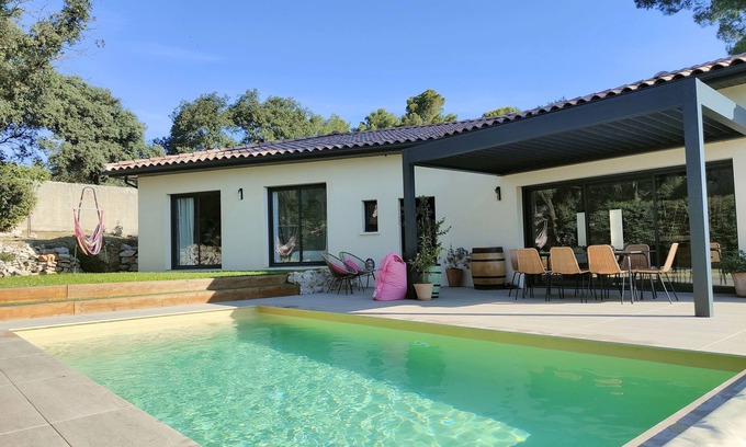 Cournonsec Villa | Magnifique villa climatisée à 15 min de la mer