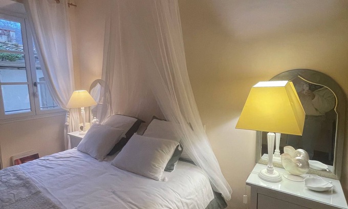 Ceret Appartement | Magnifique appartement donnant accès direct sur la place des 9 jets à CERET.