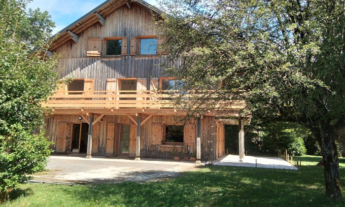 Le Fied Lit Et Petit-Déjeuner | Magnifique chalet en chambres d hôtes près des lacs et des vignobles
