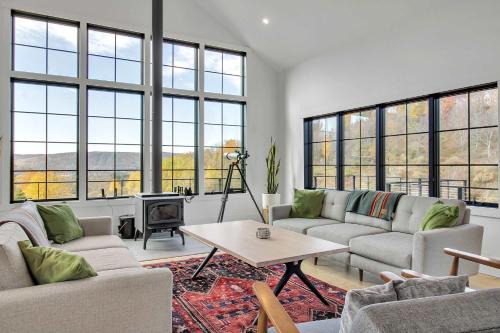 Ellicottville Maison | Magnificent Chalet Sweeping Views and Hot Tub