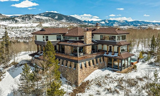 Silverthorne Maison | Magnificent Estate in Summit County near Keystone, Copper, Breckenridge & Vail