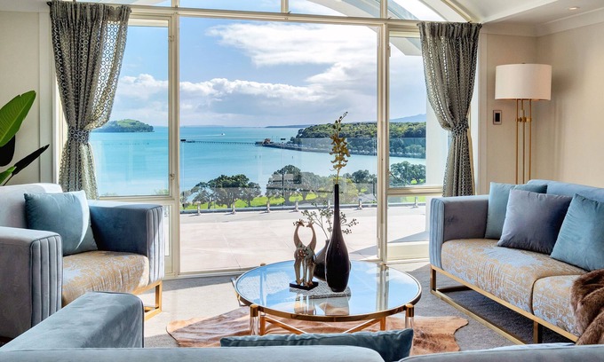 Orakei Appartement | Magnificent Harbour View Villa in Orakei