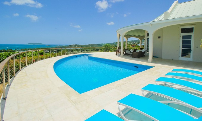 Estate Shoys Villa | Magnifique villa avec vue sur l'océan. Trois suites dans une communauté fermée