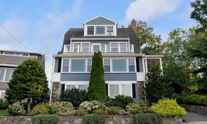 Swampscott Maison | Magnificent Ocean View; Walk to beaches and town