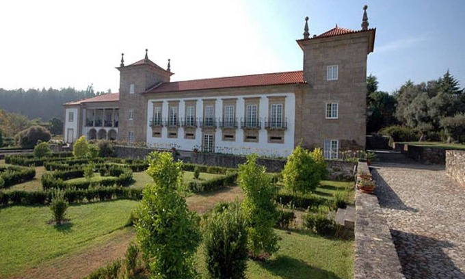 Cossourado Villa | Magnificent Ponte de Lima Villa | 10 Bedrooms | Villa Lima Palace | Tennis Court | Pool Table