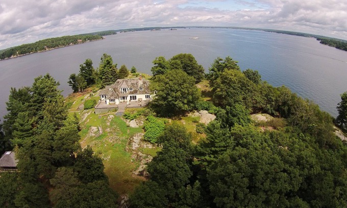 Pine Island Maison | Magnificent Private Island in one of America’s Most Beautiful and Fun Rivers