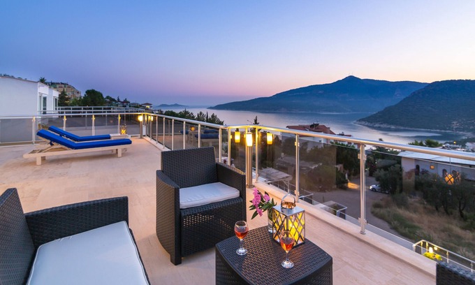 Kalkan Villa | Magnifique Villa privée avec piscine chauffée, Boutique Spa et des vues spectaculaires.