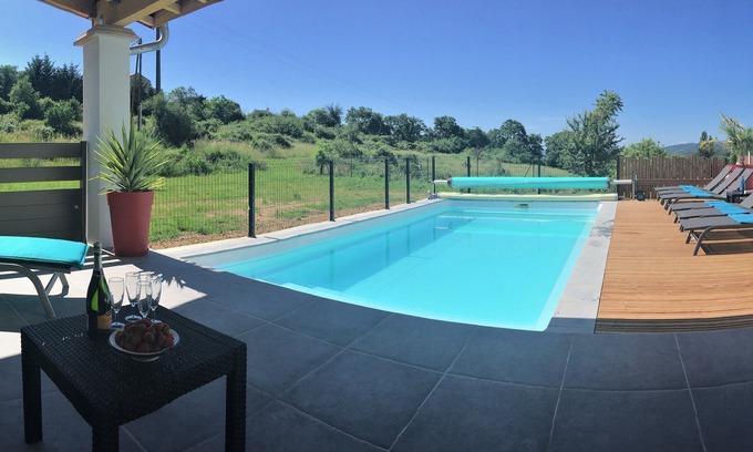 Aubenas Villa | Magnifique villa tout confort, piscine chauffée et jacuzzi privés